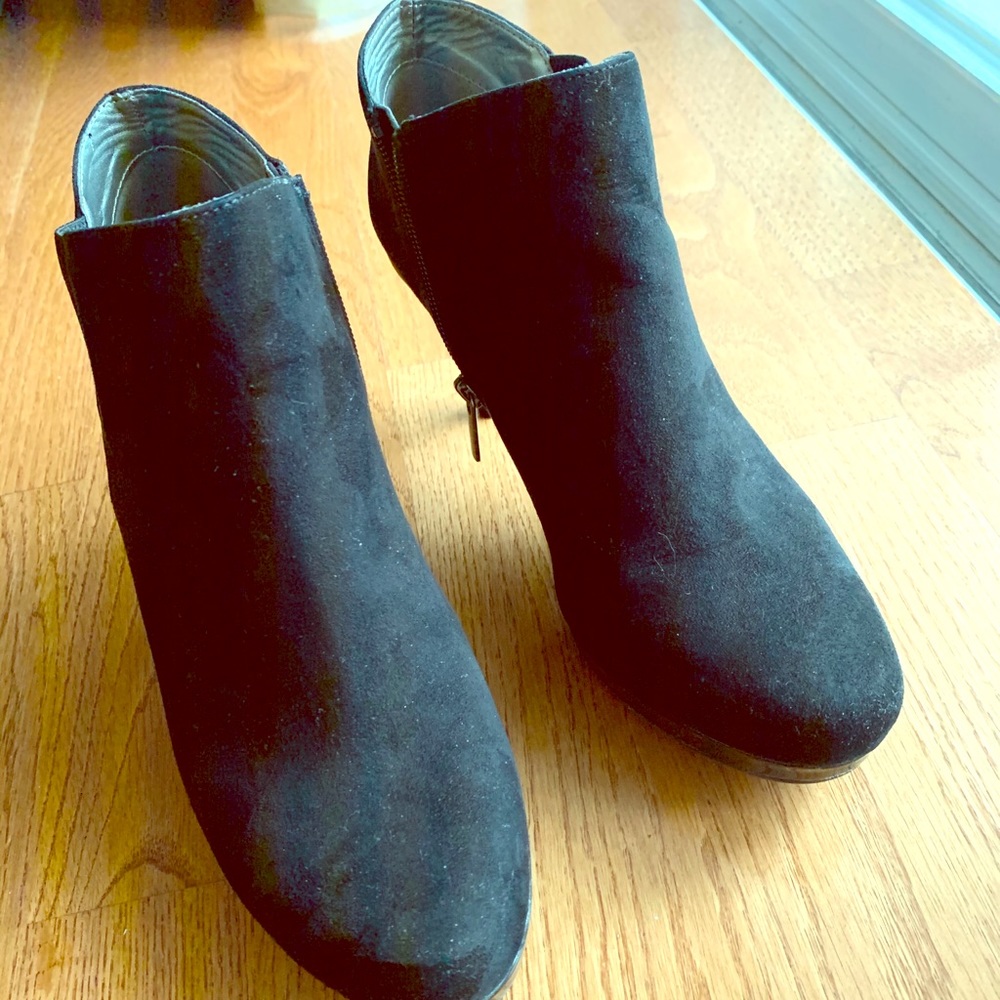 Black heeled booties